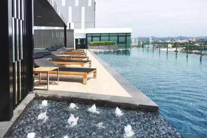 Central Pattaya Apartment | 泰国芭提雅thebase无边游泳池公寓 市中心