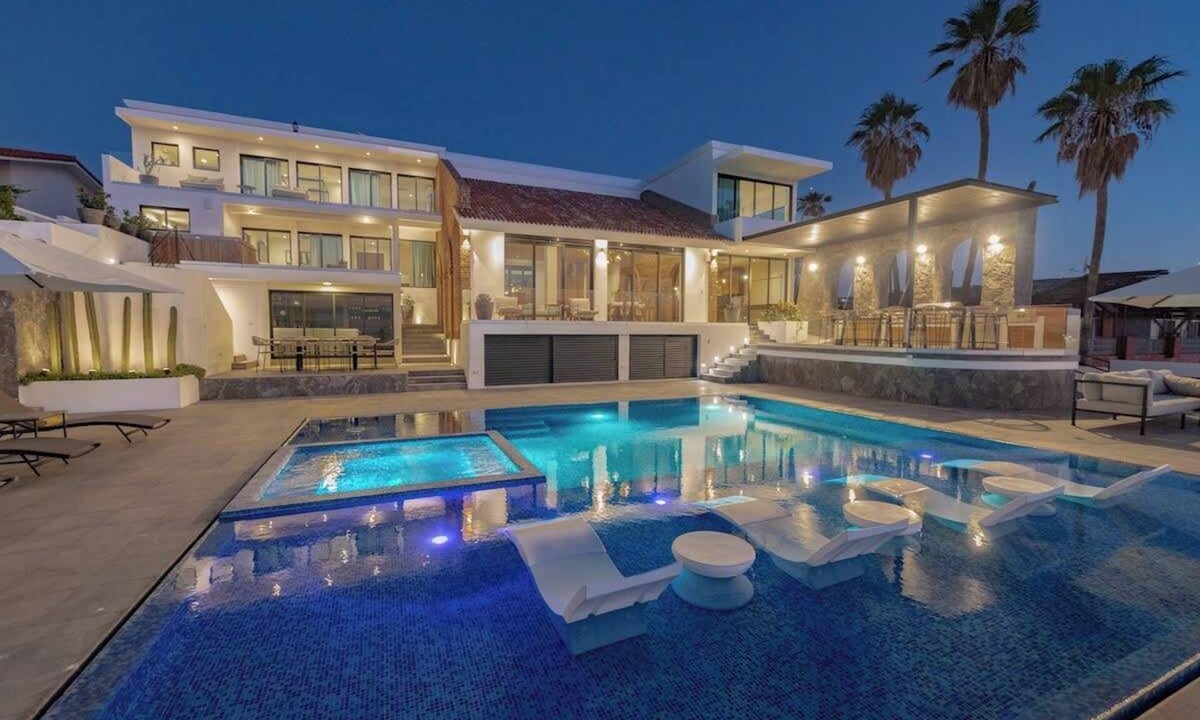 La Paz House | 10 Bdrm/22 guests Oceanfront Villa with pano views