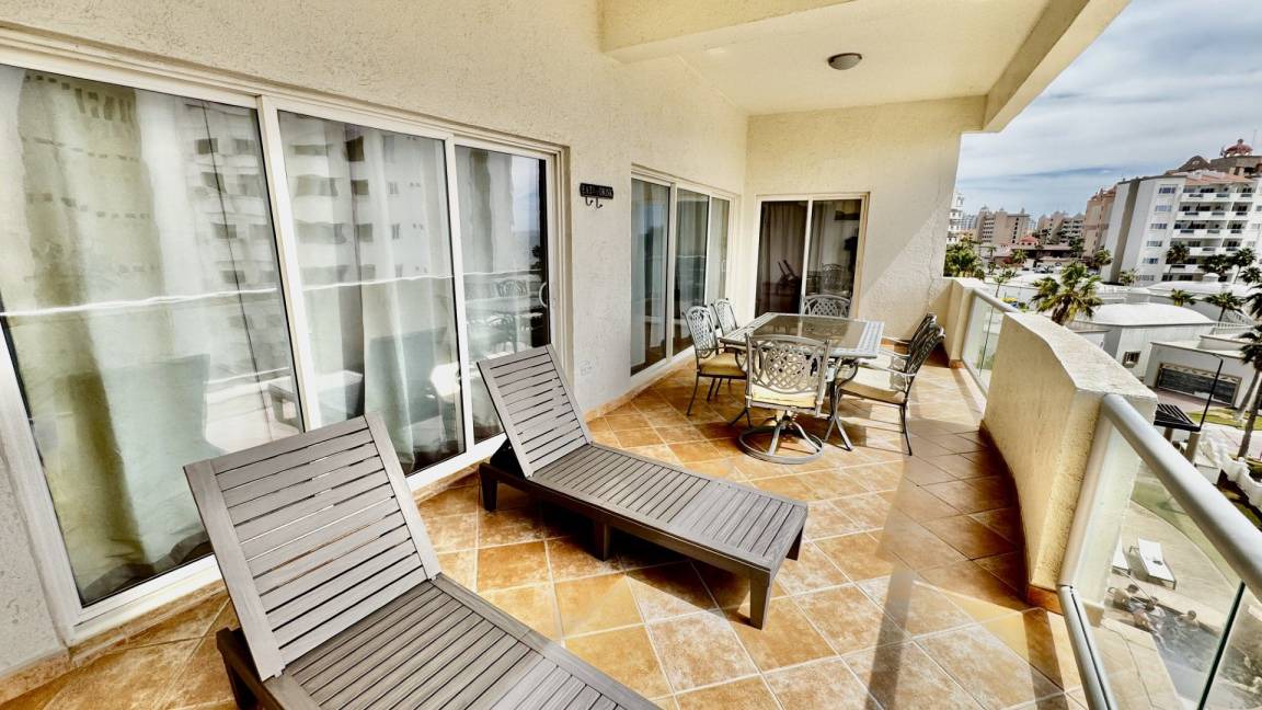 Sandy Beach Condo | 152 m² Condo ∙ 2 bedrooms ∙ 6 guests
