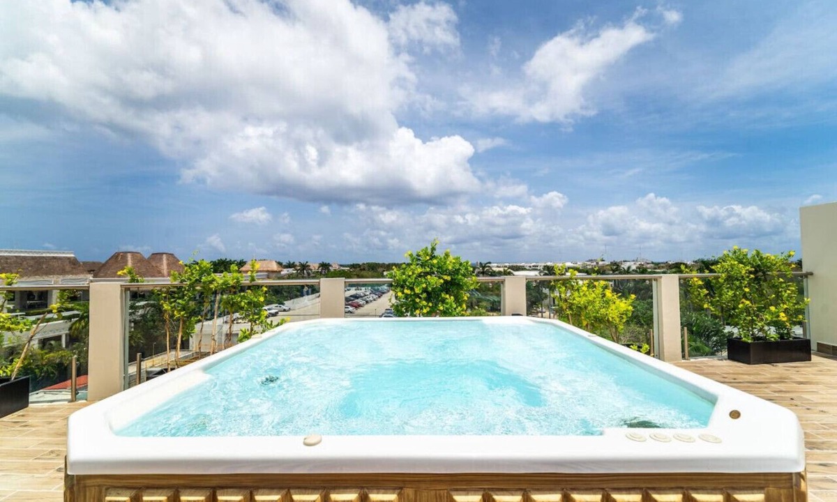 Villa Juarez Condo | 2 BD w/Balcony, Gym, Rooftop Pool + Jacuzzi
