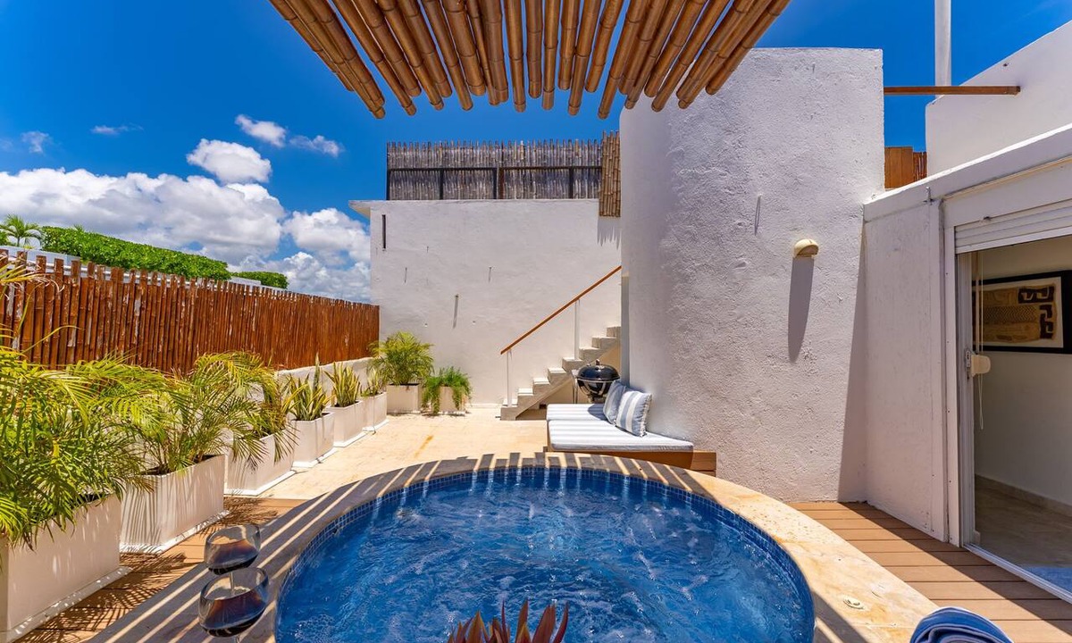 Centro Apartment | 2 story PH heated jacuzzi close Beach & 5th