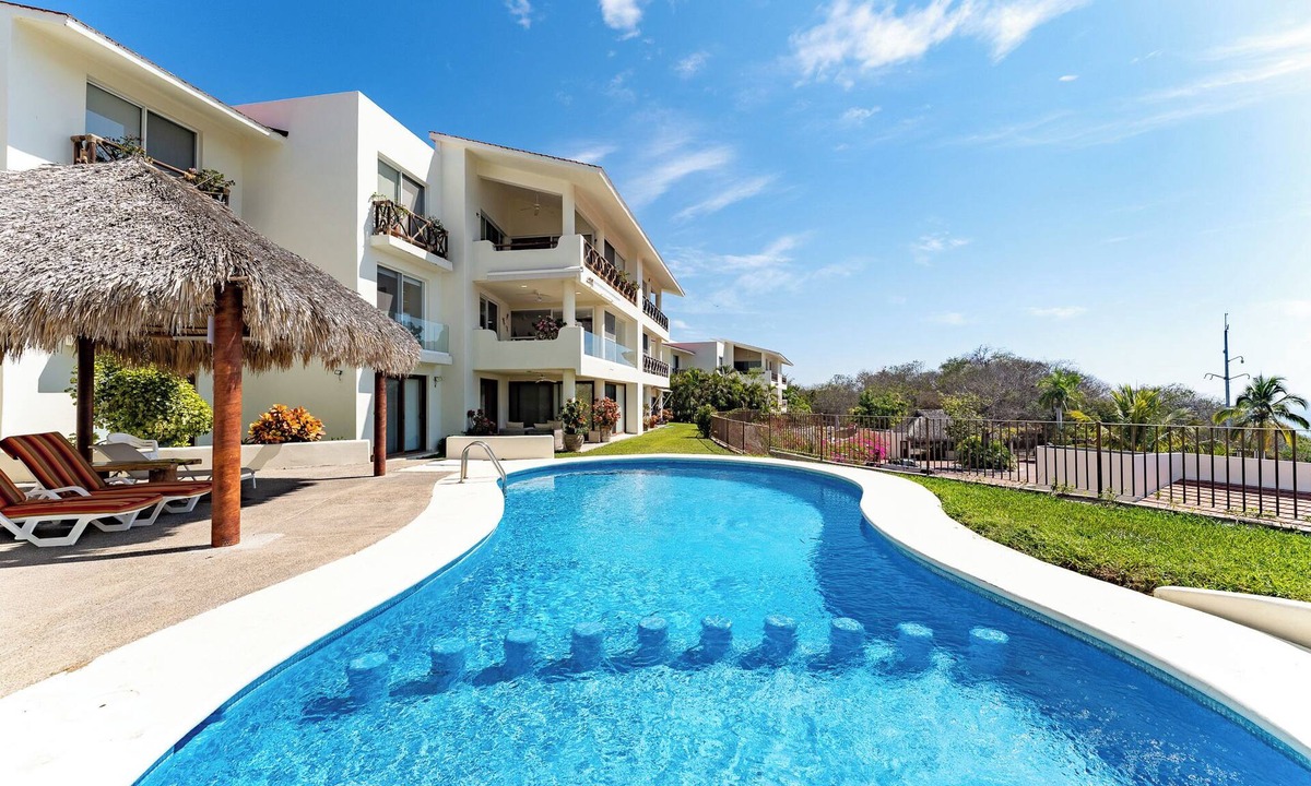 P Chahue Condo | 2BR Oceanview Walk to Beach | Cruz del Mar