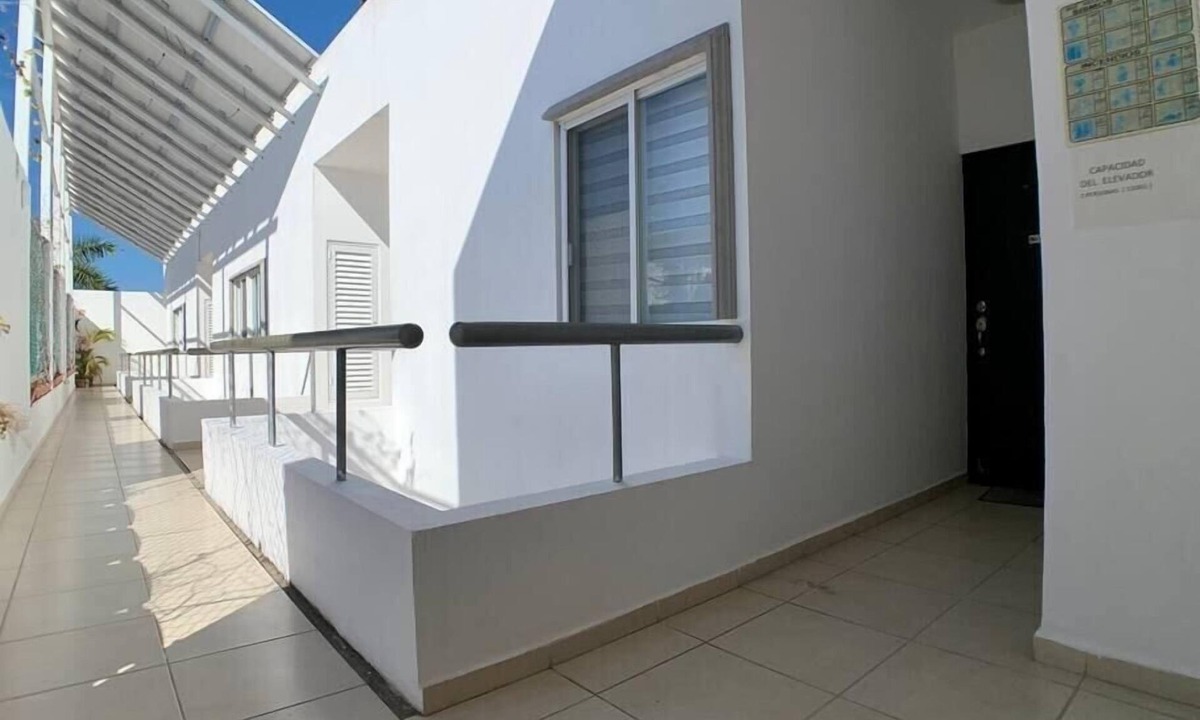 Diaz Ordaz Condo | 3 blocks to the beach! 2 bedroom aptmt Versalles!