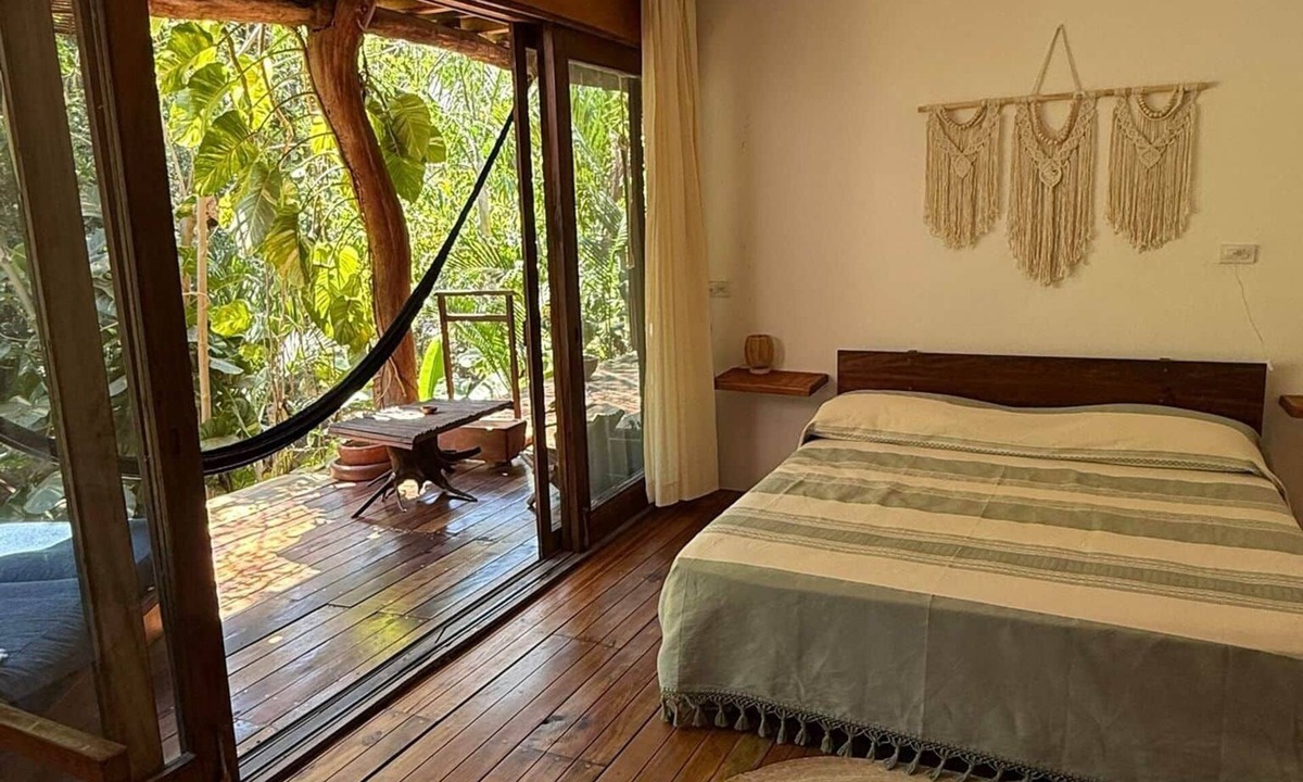 Mazunte House | AC Room with Balcony and Nature Views