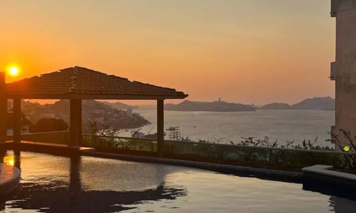 Nuevo Centrode Poblacion House | Acapulco Retreat for Big Families, Friends & Lifelong Memories
