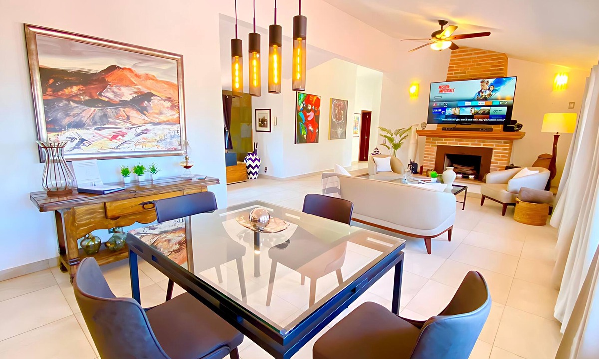 San Antonio Tlayacapan House | Ajijic Modern 2 Bedroom-AC-Bikes-Gym-Pickleball Court-Golf Cart-Scooters