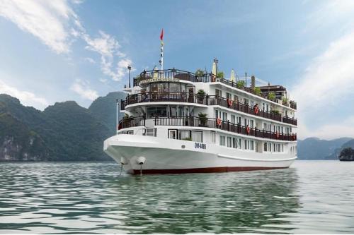 Bai Chay Boat Rental | Amanda cruise 5 star ha long bay