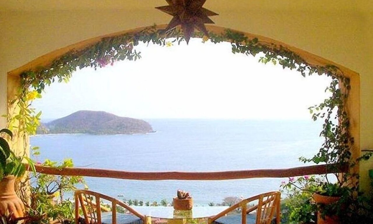 Zihuatanejo Condo | Barefoot elegance. Drop dead views. Huge terrace. Casa que Ve al Mar.