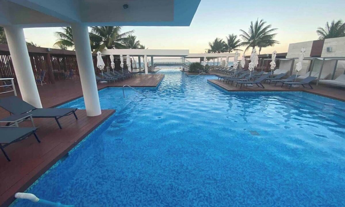 Playa Mujeres Apartment | Beach Front Luxury 4 BDRM Heated Pool WiFi