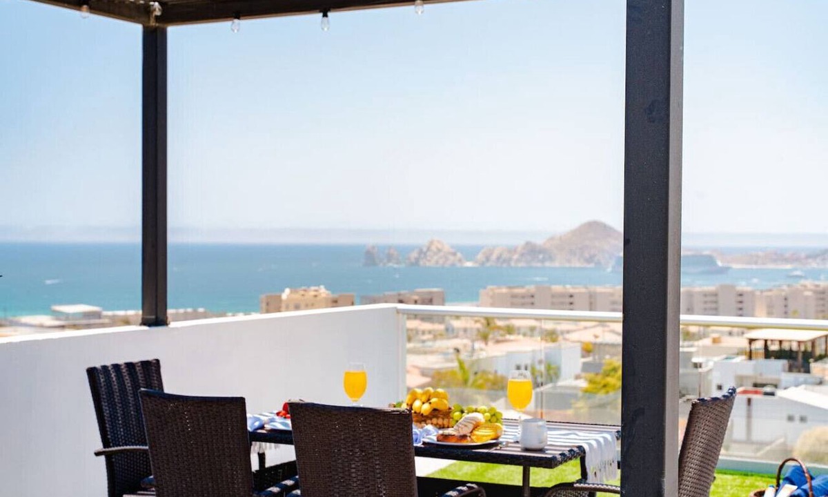 El Tezal Condo | Beach Vibes! 2BR Penthouse with Private Rooftop - Pet Friendly