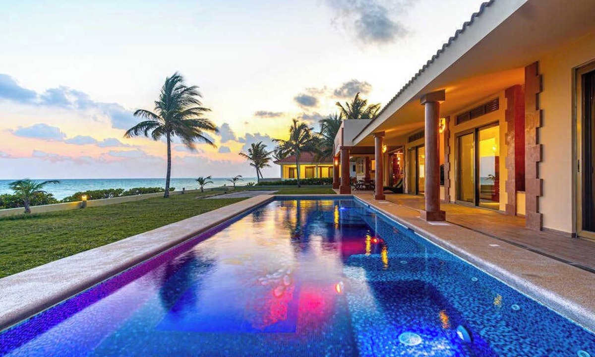 Playacar Fase I House | Beachfront 5BR Villa Playacar, Private Pool