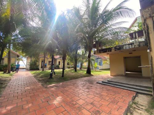 Cua Lap Hotel | Beachfront Bungalow Cuu Long