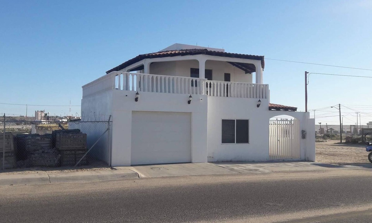 Ferrocarrilera House | Beautiful 3 bedroom house right next to rute 13th, Casa de Los Abuelos in Rocky