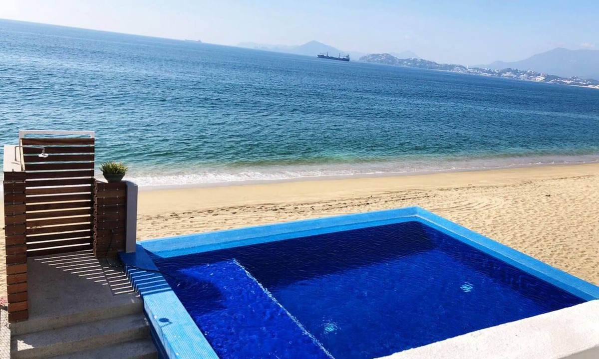 Manzanillo Apartment | BEAUTIFUL APARTMENT AT THE FOOT OF THE BEACH WITH TOTALLY NEW POOL
