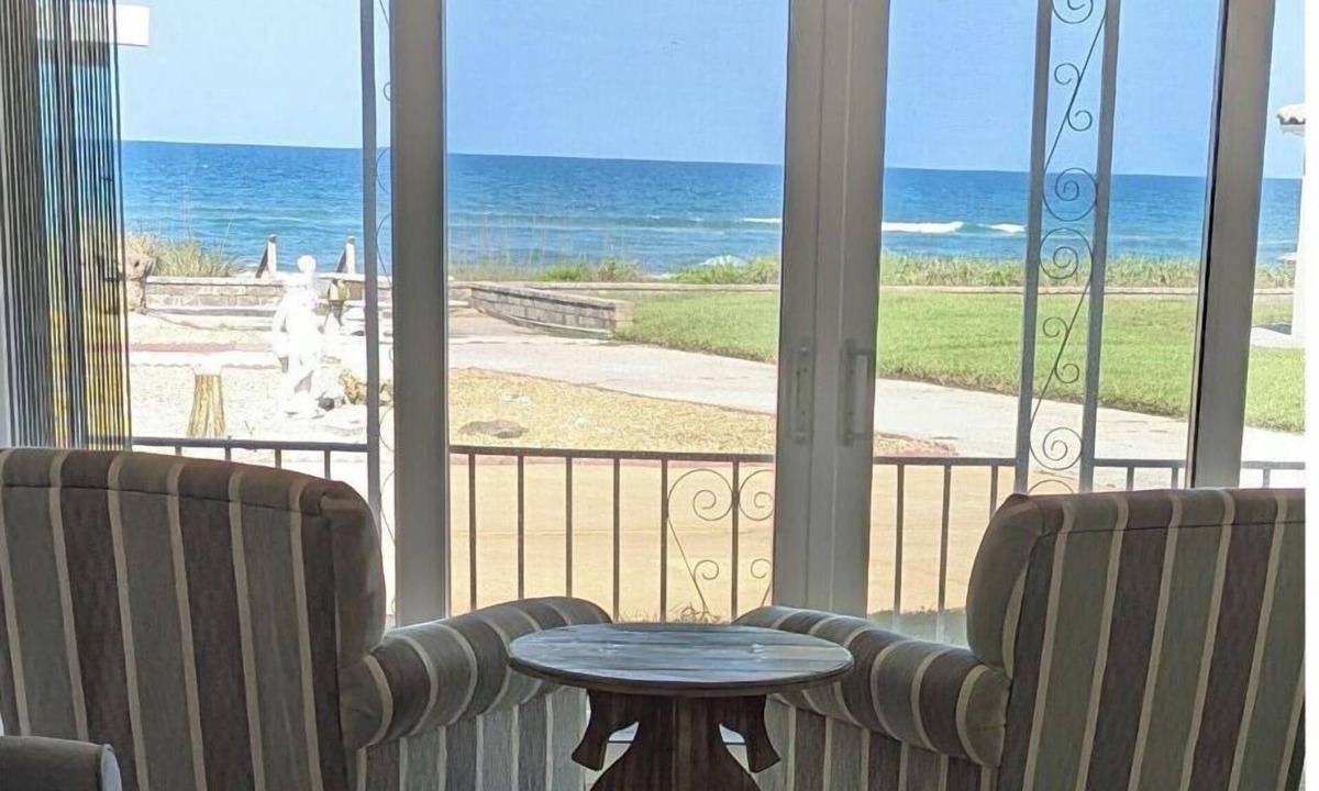 O'byrne House | Beautiful Ormond Beachfront House! Steps from the Ocean