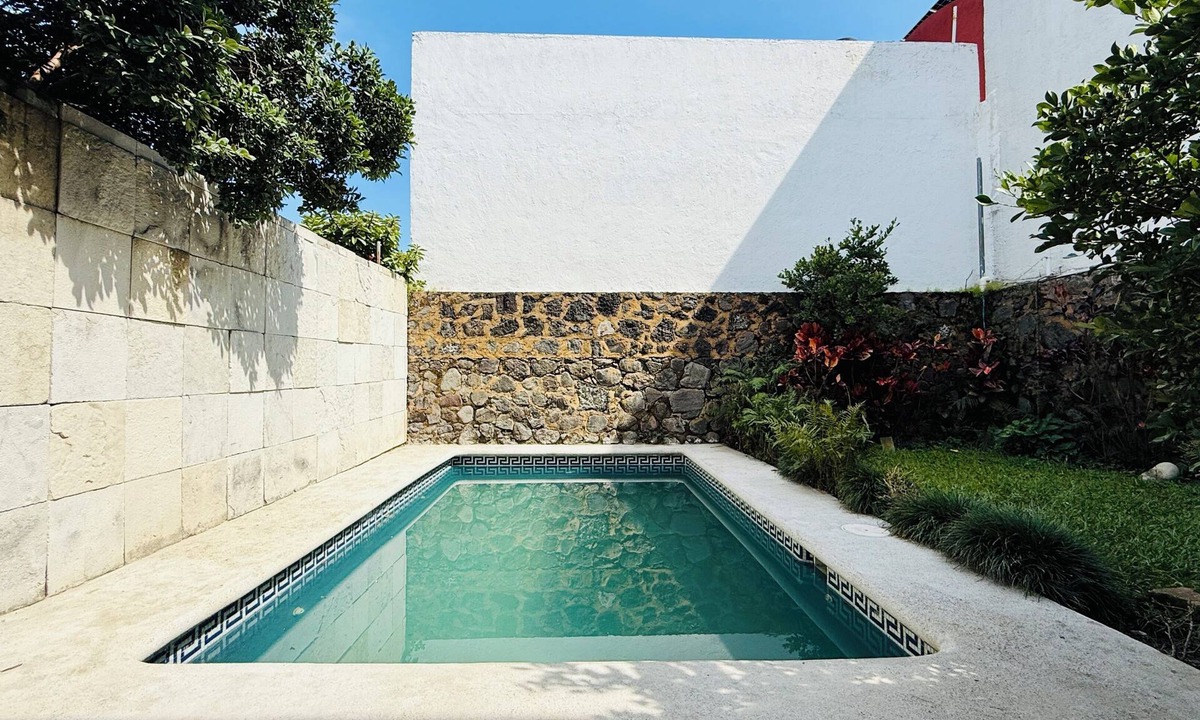 Cuernavaca House | Beautiful secure home with pool, jacuzzi and BBQ. (Suitable for some pets)