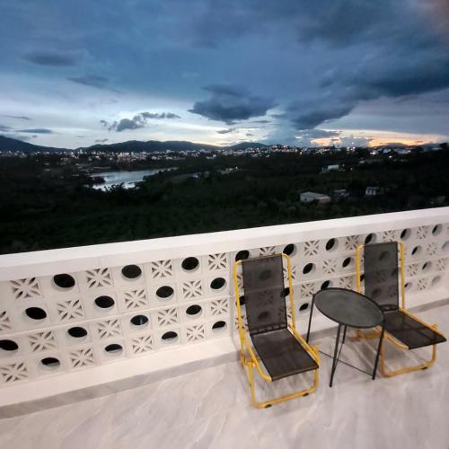 Di Linh Apartment | Bee Home Di Linh 45A Nguyễn Trung Trực Lầu 2 - view hồ
