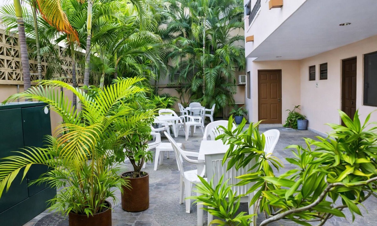 Zona Dorada Hostel | Blue Pacific Suites