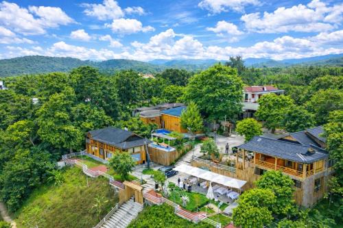 Hoa Binh Hotel | Bon Ben Homestay