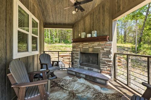Branson House | Branson Tiny Home on 52 Acres w/Private Pond!