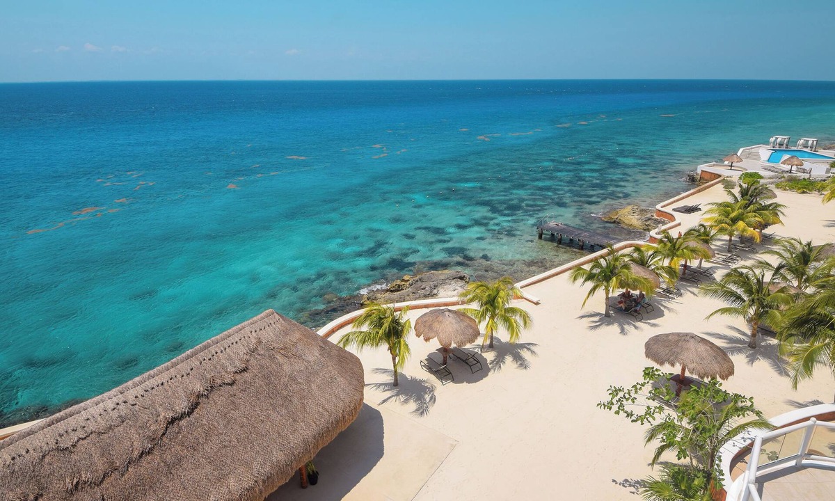 Zona Hotelera Norte Condo | Breathtaking Ocean Views! On Sale Now!