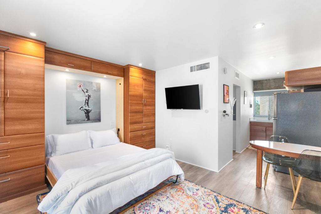 Roosevelt Apartment | Bright Micro-Flat steps from DTPH Pool & Parking