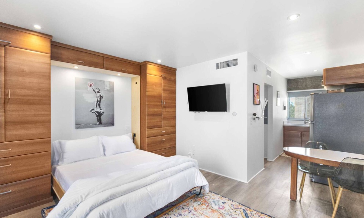 Roosevelt Condo | Bright Micro-Flat steps from DTPH – Pool