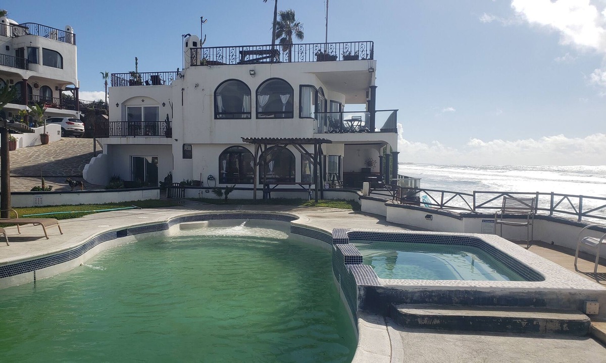 Playas de Rosarito Villa | Brisa Oceanfront & Poolside Villa - Right on the water. Jacuzzi, beach & bbq.
