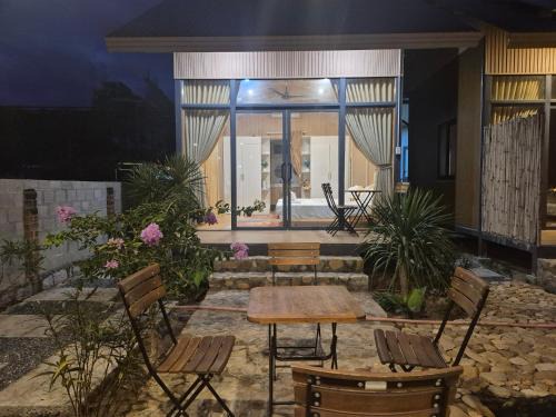 Vinh Hy House | Cây Trôm Homestay 1