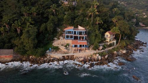 Yelapa Villa | Casa Azul, Oceanfront Estate with Rooftop Deck