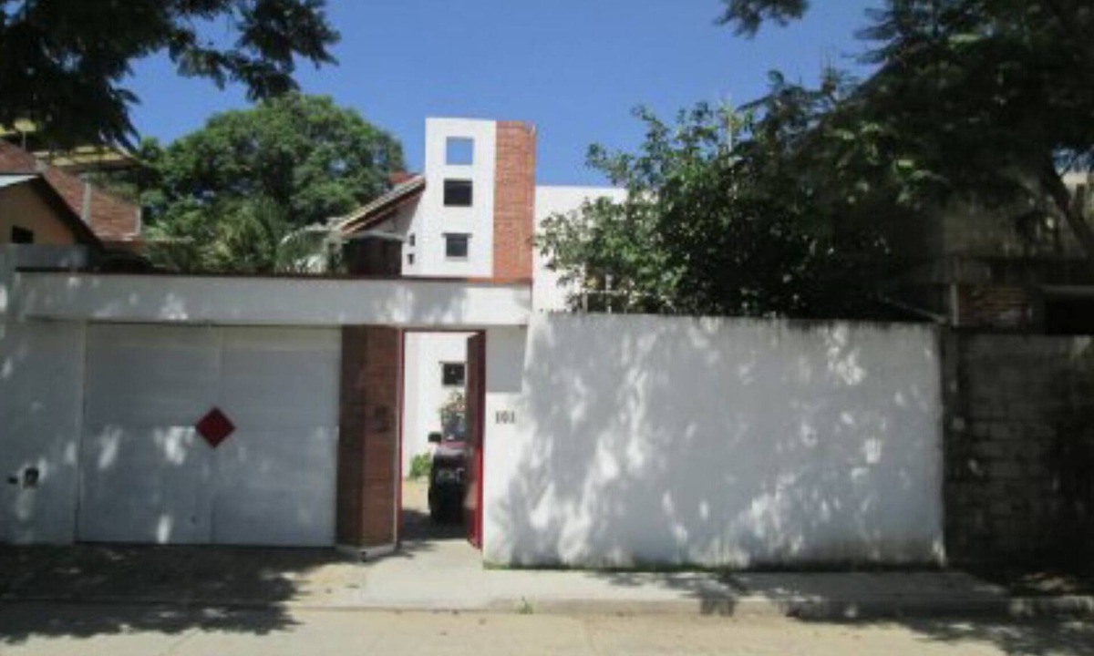 FERROCARRIL House | CASA CON OLOR A CAFE (COMPARTIDA)