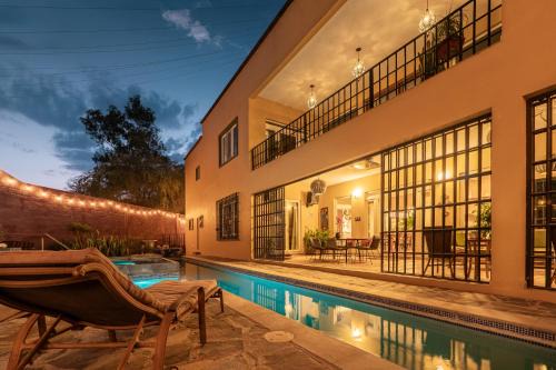 San Miguel de Allende House | Casa Feliz Jacuzzis Alberca Gimnacio Vapor PingPong Billar Cuarto de Video