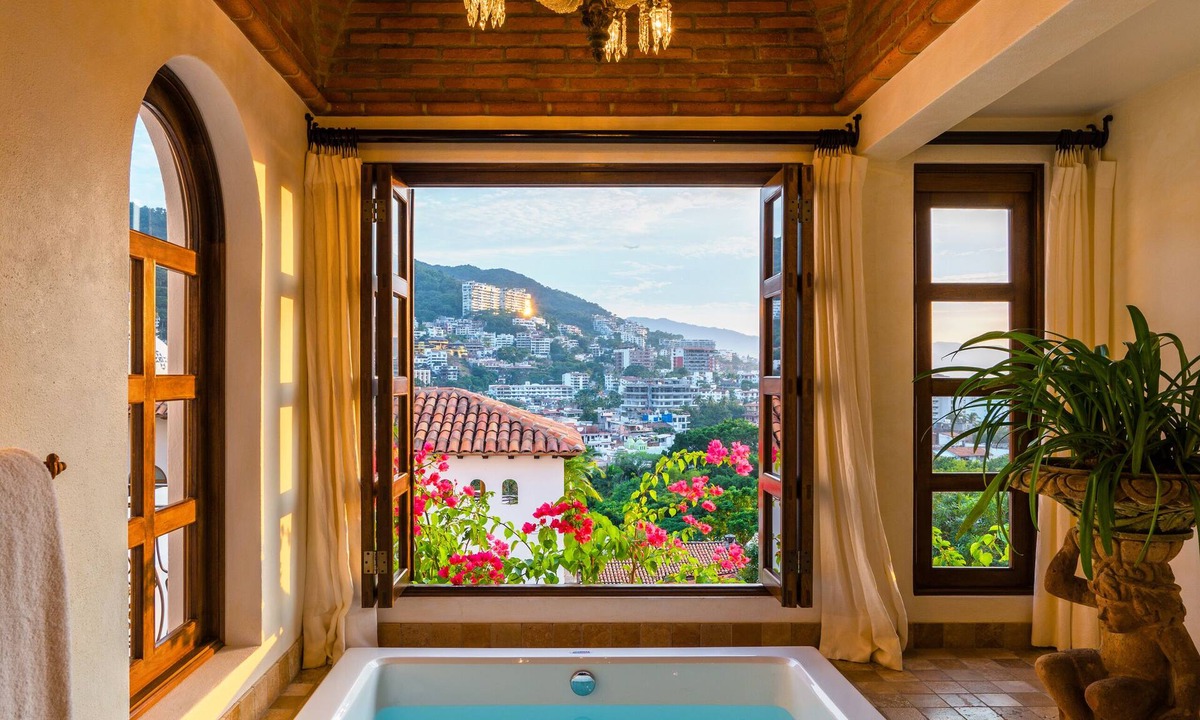 Downtown Puerto Vallarta Hotel | Casa Kimberly - Near Malecon