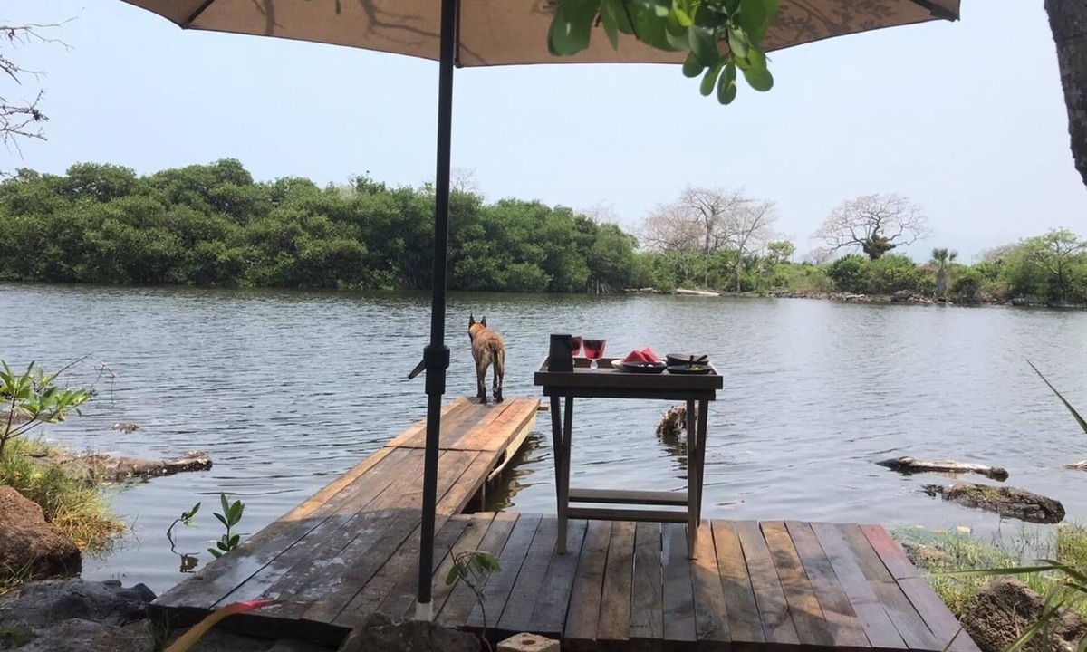 Alto Lucero House | Casa Malanah, with mega garden and direct access to the beach and lagoon!