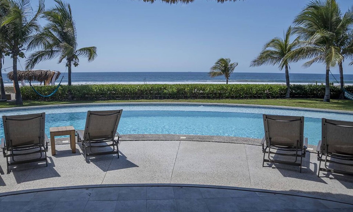 Barra de Colotepec Villa | Casa Numa'Na - Luxurious Beach Villa w/Starlink, Tennis, Padel, & Pickleball