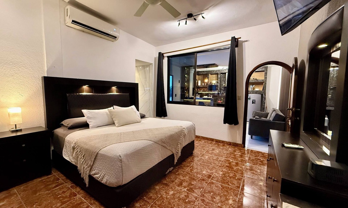 Minatitlán House | Casa Solar, Comfort Suite. Room in guesthouse (pet friendly)