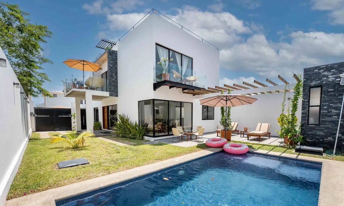 Emiliano Zapata House | Casa Tres Iguanas, Gorgeous property in La Punta, Zicatela