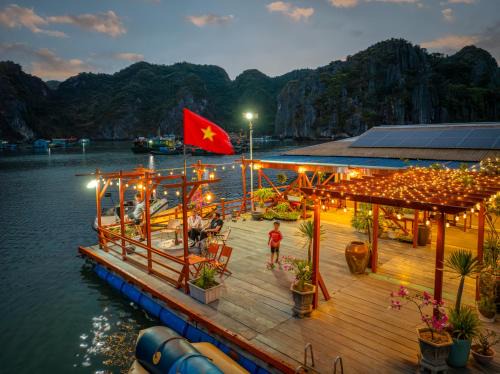 Cat Ba House | Cat Ba Fishing Village Bay House