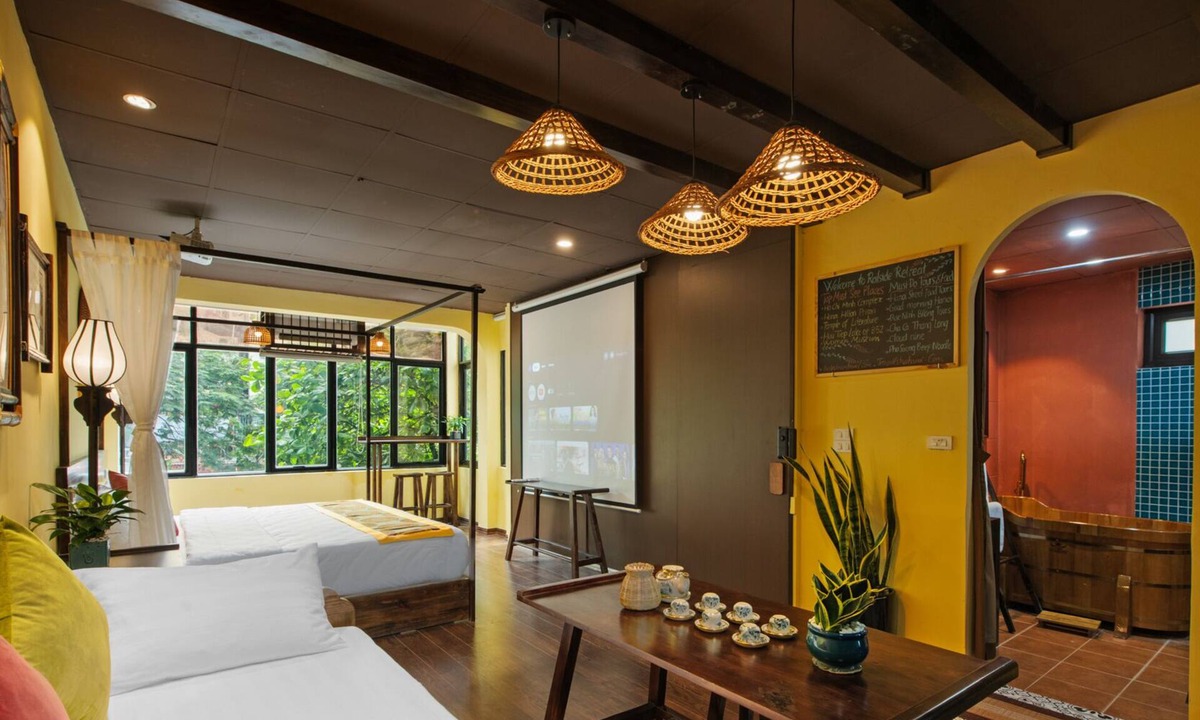 Hoan Kiem Apartment | Central Art Boutique Railside Respite 2bds Washer