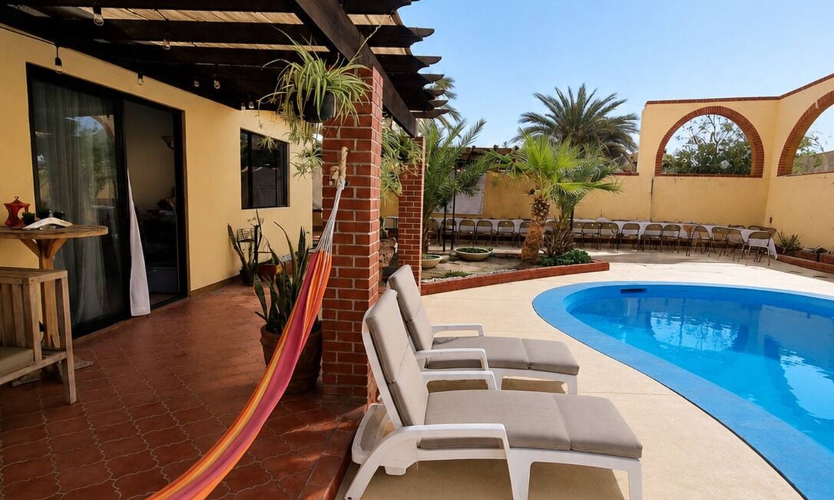 La Paz House | Charming 3-bedroom house in downtown La Paz with WiFi, AC and pool!