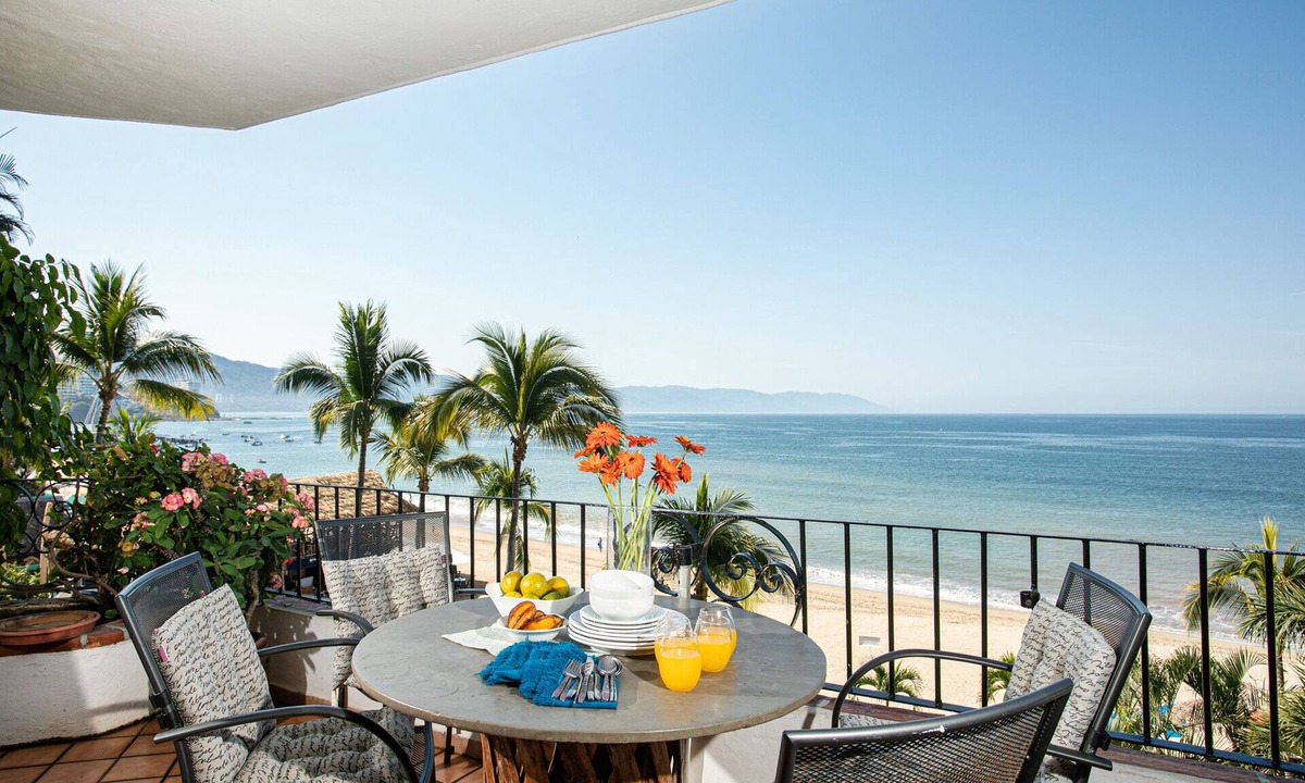 Emiliano Zapata Condo | Check out the new bathrooms in this Ocean Front Condo # 409 with Roof top Pool
