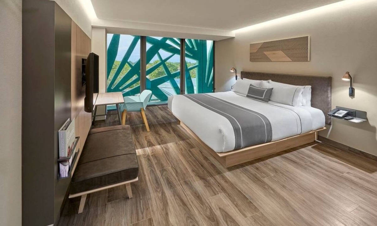 Zona Paseo Montejo Hotel | Chic Modern Retreat w/Rooftop Pool Conveniently Located in the City Center