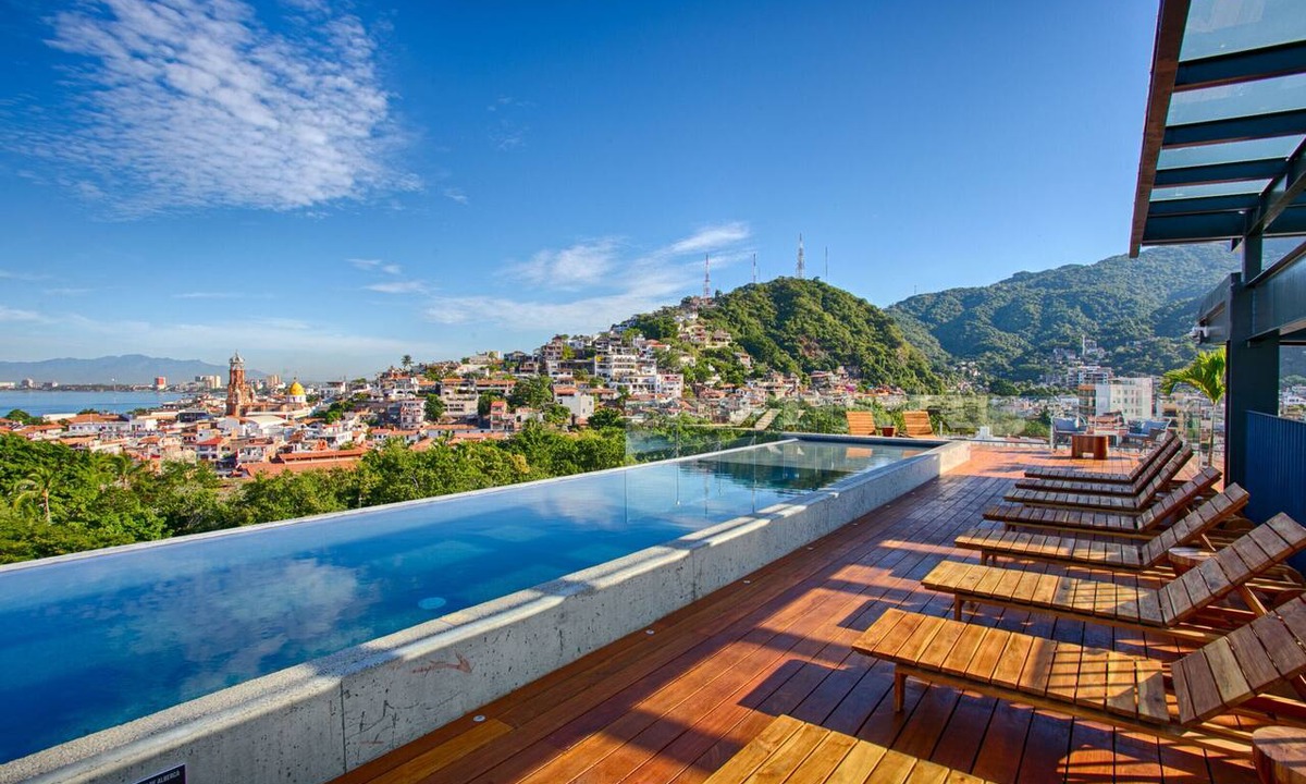 Emiliano Zapata Condo | Chic, Spacious Condo | Great Walkability, Pool, Gym, Rooftop Views