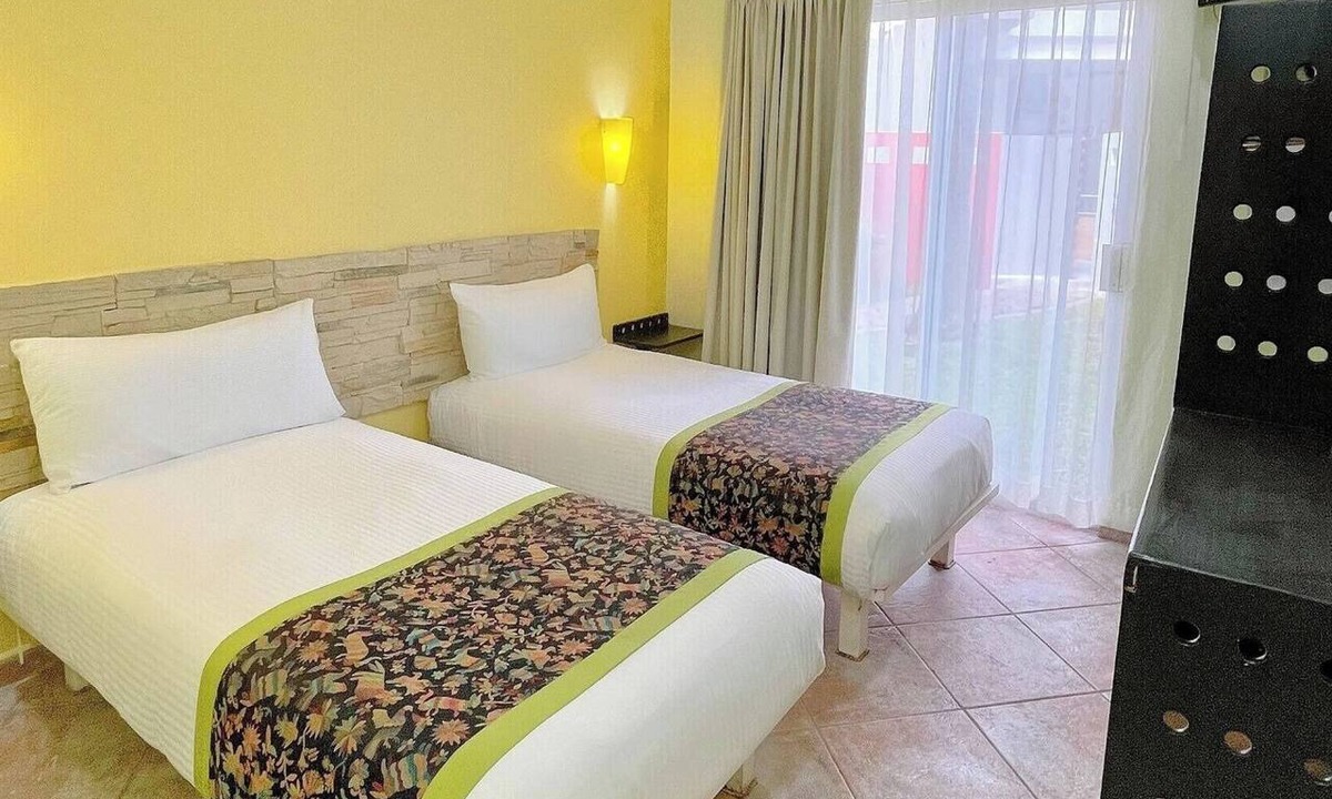 Juarez Hotel | Classic-Style Room Near Dining & Shopping – Walkable Area