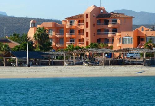 Pichilingue Hotel | Club Cantamar Beach Hotel & Marina