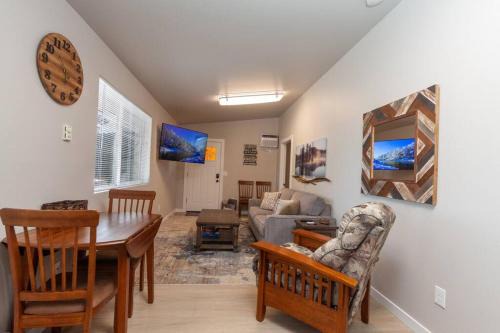 Valley House | Comfortable Duplex Unit - Beautiful Lake Views