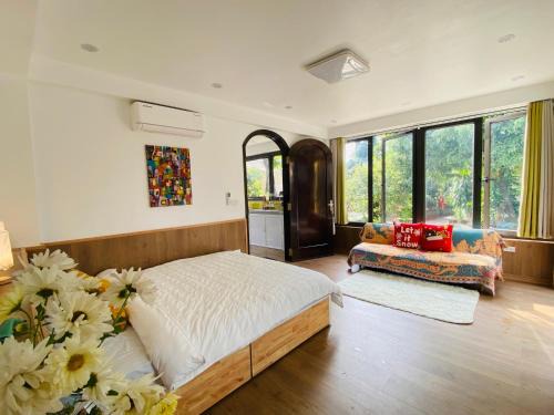 Yen Bai Apartment | Cozy Haven Nest - Sunlit Glass House & Garden View