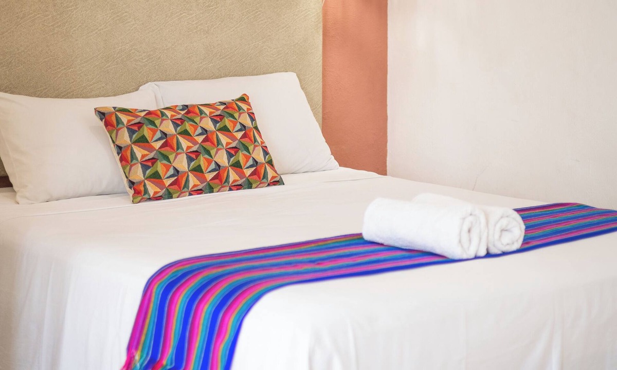 Valladolid Apartment | Cozy room with A/C, 5 streets to the central park