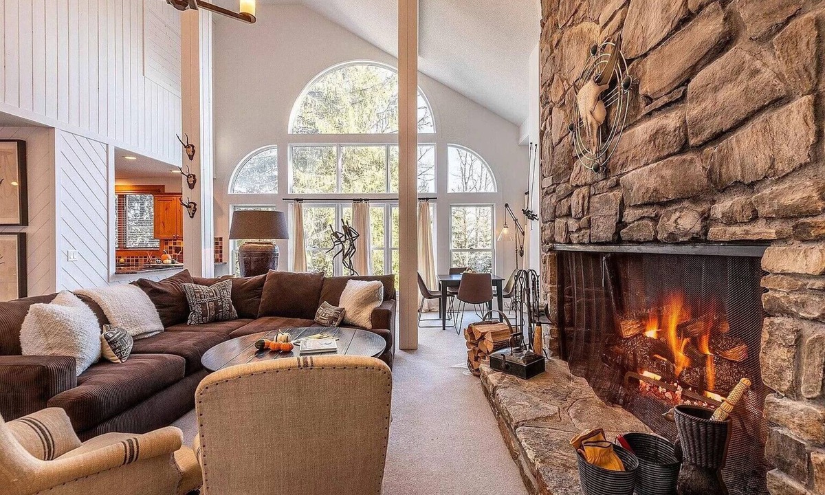 Stratton Mountain House | Dancing Bear@Stratton Spacious 4 Bds/4 Bath Hottub