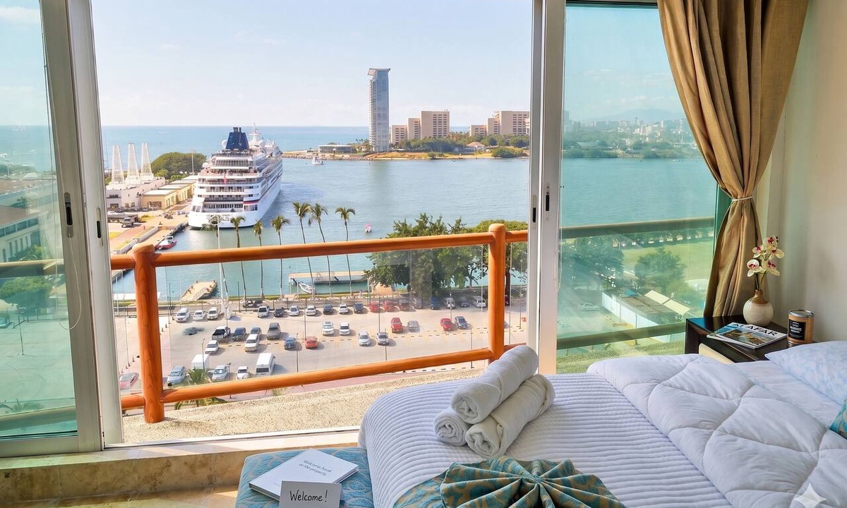Puerto Vallarta Hotel | Deck12 Casino and Resort by Monyxbnb